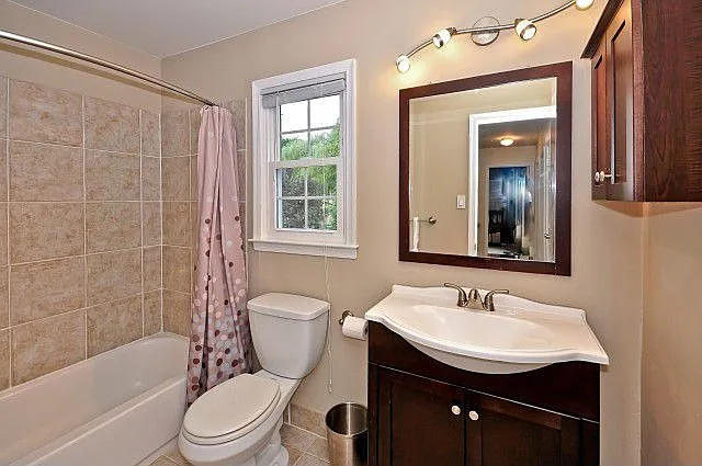 Bathroom preview for walkthrough capture planning
