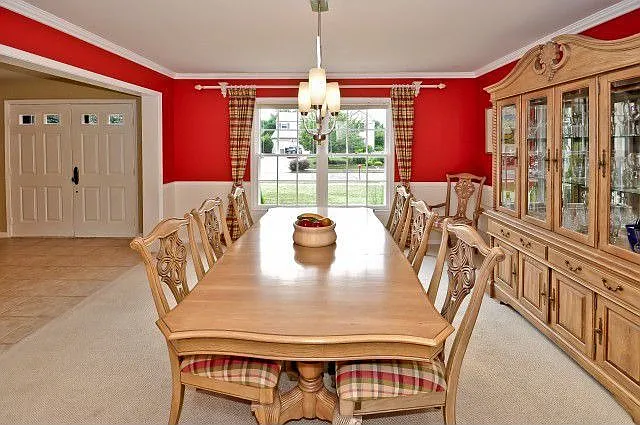 Dining room example used for real estate walkthrough planning